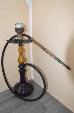 Modern Türkçe ve Mısırca nargile.