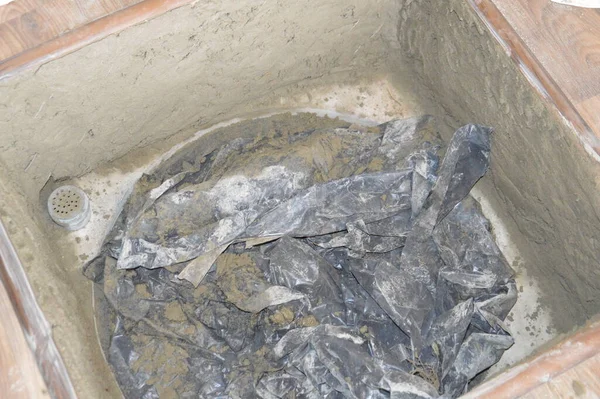 Kilerin tuğladan duvarları.