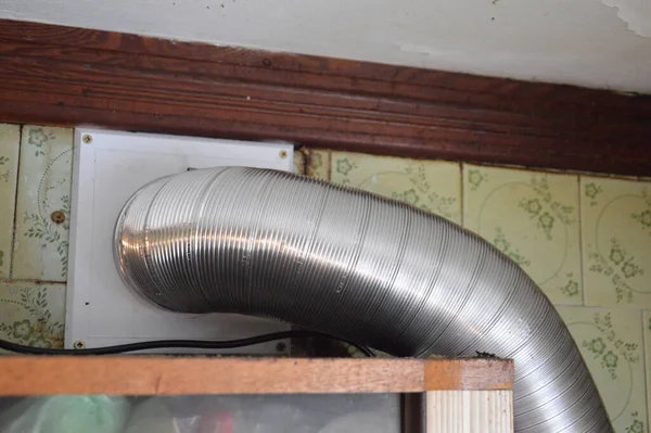 Installing Kitchen Hood Ventilation — Stock Photo, Image