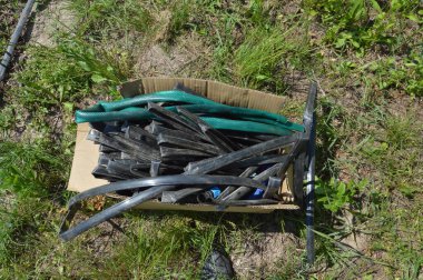 Bir bahçe sulama sistemi için damlatma sistemi