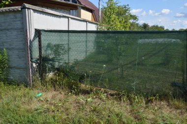 Zincirleme tel üzerine bir gölgelendirme ağı kurulumu