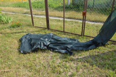 Zincirleme tel üzerine bir gölgelendirme ağı kurulumu