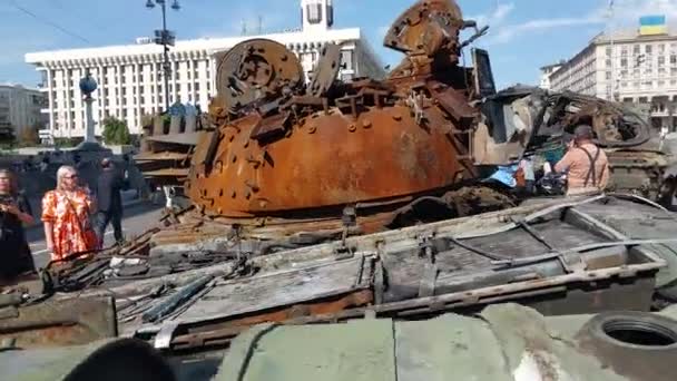 Kiev Ukraine Uugust 2022 Важка Військова Техніка Зруйнована Бою — стокове відео