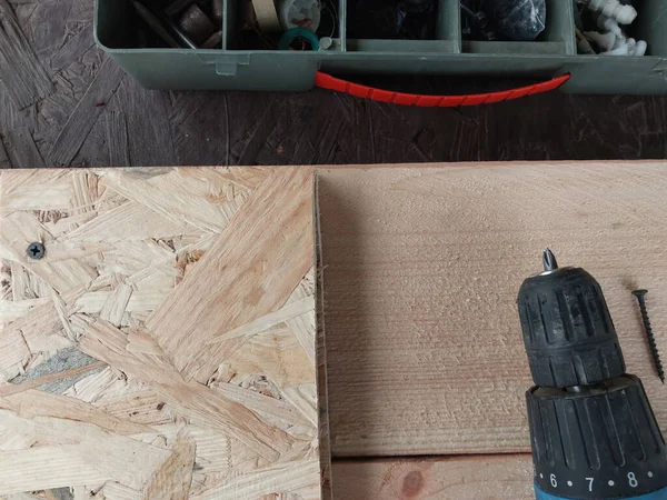 Produkcja Drewnianych Mebli Półkowych Zamocowanych Pomocą Śrub Samogwintujących — Zdjęcie stockowe