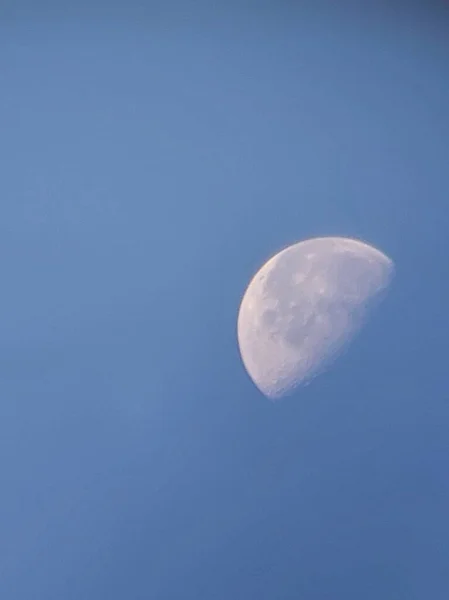 Lua Manhã Azul Céu — Fotografia de Stock