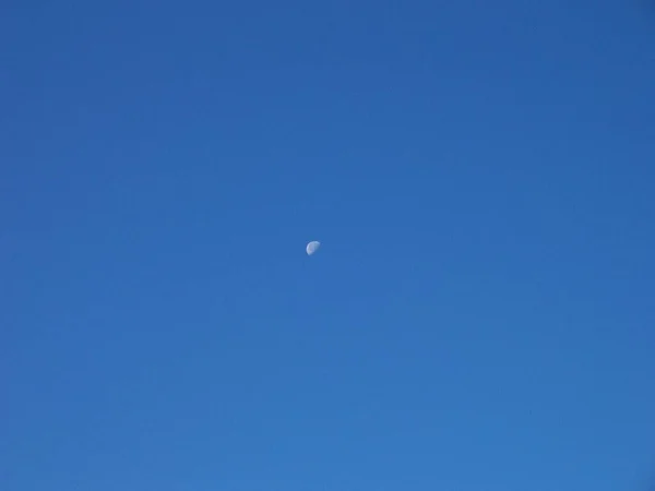 Lune Matin Dans Ciel Bleu — Photo