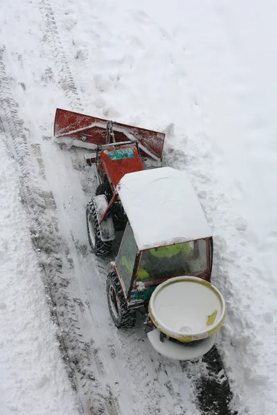 A tisztáson egy közúti snowplow — Stock Fotó
