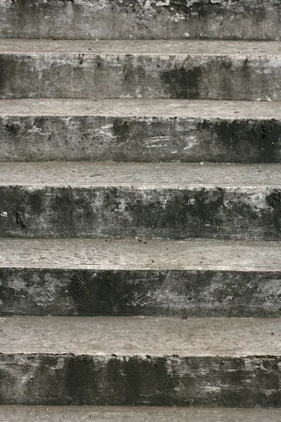 De oude trap ladder achtergrond met schimmel — Stockfoto