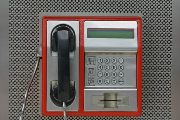 El teléfono público de pago de cerca, teléfono y auriculares — Foto de Stock