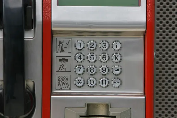 Veřejného automatu blízko nahoru, telefonem a headsetem — Stock fotografie