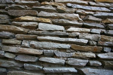 gerçek taş duvar yüzeyi ile çimento
