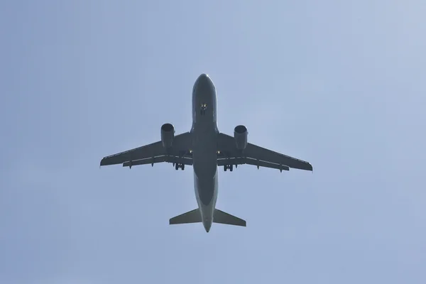 Jet vliegtuigen in een hemel na de zonsondergang — Stockfoto