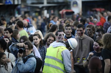 yürüyen ölüler zombie günü