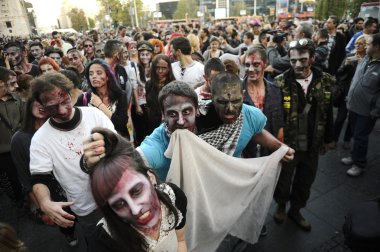 yürüyen ölüler zombie günü