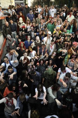 yürüyen ölüler zombie günü