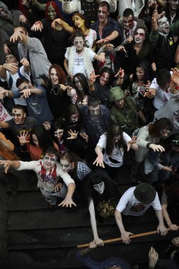 yürüyen ölüler zombie günü