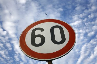 yol şarkı hız limiti 60 üzerinde