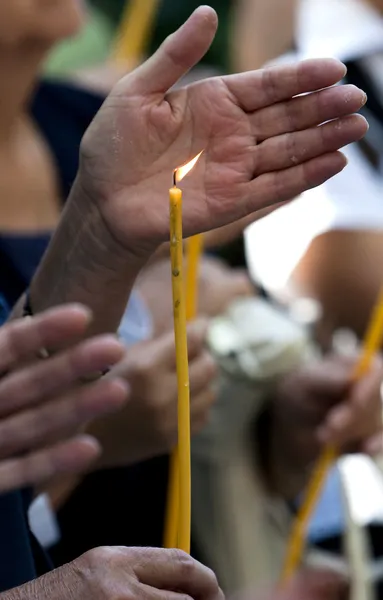 Hand shields candle — Stock Photo, Image