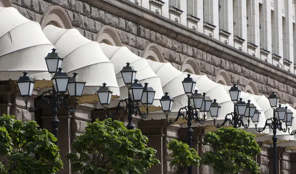 Toldos blancos faroles de la calle — Foto de Stock