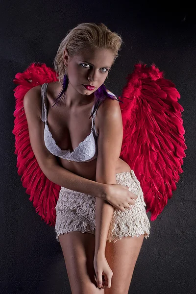 Angel červený módní kavkazské holka — Stock fotografie