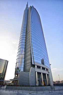 Milano İtalya porta nuova yeni gökdelen inşa