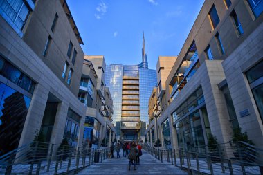 Milano İtalya porta nuova yeni gökdelen inşa