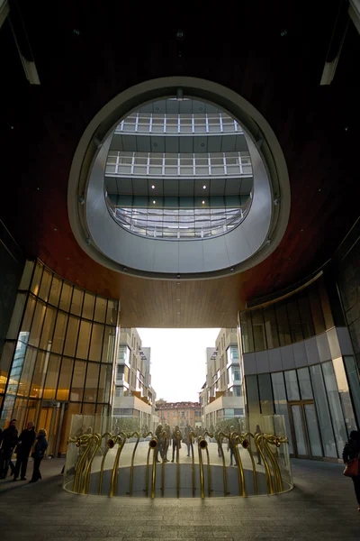 Milan italia porta nuova nuevo edificio de rascacielos —  Fotos de Stock
