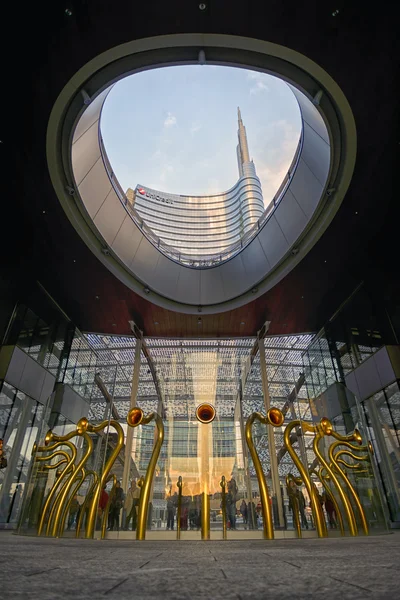 Milan italia porta nuova nuevo edificio de rascacielos —  Fotos de Stock