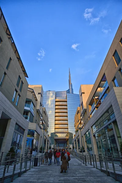 Milan italia porta nuova nuevo edificio de rascacielos —  Fotos de Stock