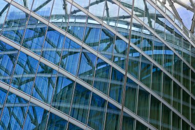 Milano İtalya porta nuova yeni gökdelen inşa