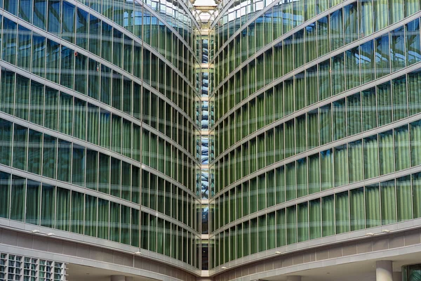 Milão itália porta nuova novo edifício arranha-céus — Fotografia de Stock