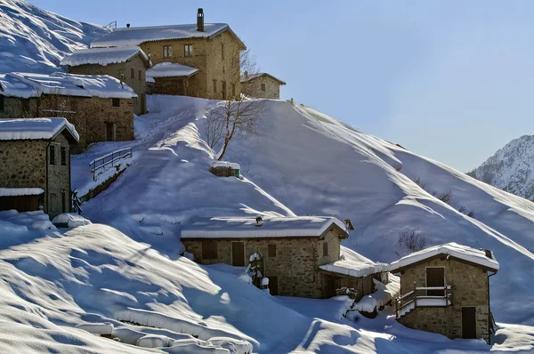 Invierno paisaje de montaña paisaje italia nieve —  Fotos de Stock