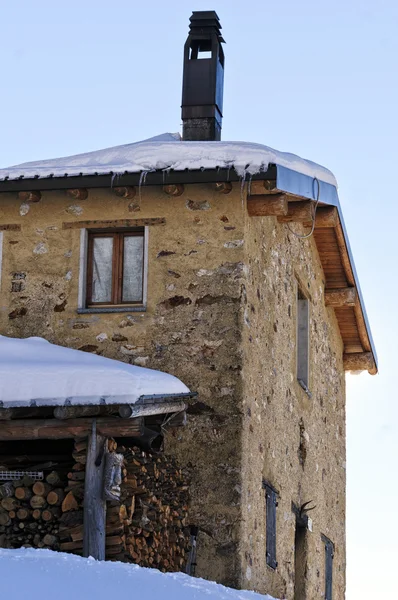 Invierno paisaje de montaña paisaje italia nieve — Foto de Stock