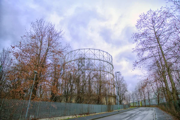 Milán italia antiguo edificio de la estructura de gas —  Fotos de Stock