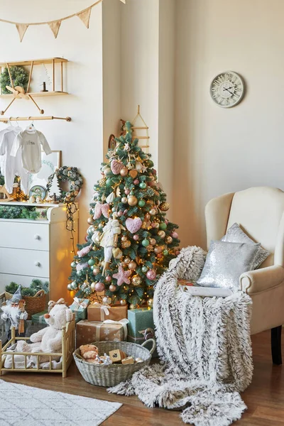 Habitación Dormitorio Para Niños Navidad Fondo Blanco Rosa Tiffany Decoración —  Fotos de Stock