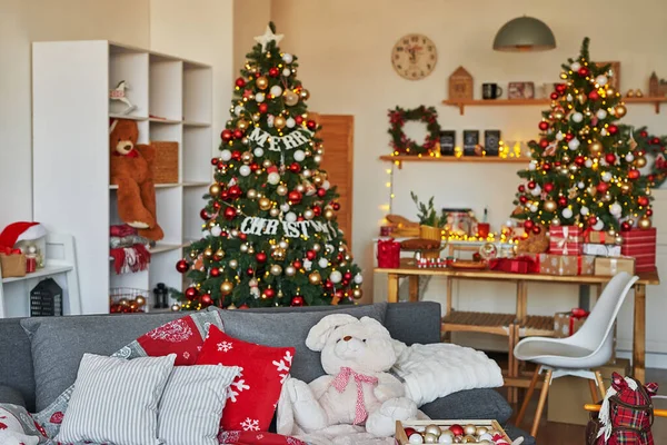 Cozinha Natal Decoração Vermelha Dourada Fundo Árvore Natal Celebração Ano — Fotografia de Stock