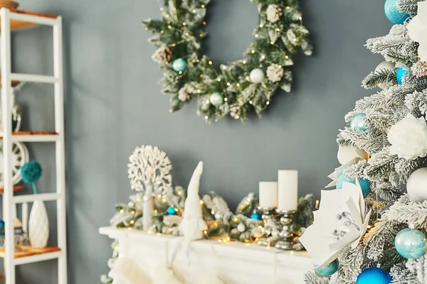 Sala Estar Natal Decoração Azul Branca Fundo Árvore Natal Celebração — Fotografia de Stock