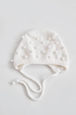 Örgü şapka, çocuk kıyafetleri ve örgü için aksesuarlar. Dikiş ve örgü. Hobiler ve yaratıcılık. Çocuklar için örgü. El yapımı. Hobiler ve yaratıcılık.