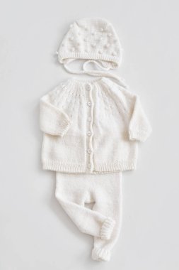 Örgü süveter ve kazak, çocuk kıyafetleri ve örgü için aksesuarlar. Dikiş ve örgü. Hobiler ve yaratıcılık. Çocuklar için örgü. El yapımı. Hobiler ve yaratıcılık.