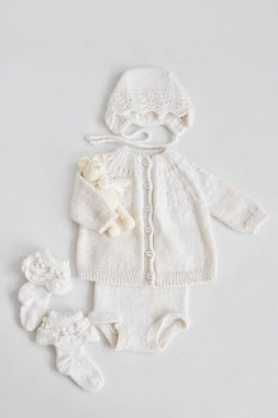 Örgü süveter ve kazak, çocuk kıyafetleri ve örgü için aksesuarlar. Dikiş ve örgü. Hobiler ve yaratıcılık. Çocuklar için örgü. El yapımı. Hobiler ve yaratıcılık.