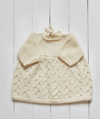 Örgü elbise, çocuk kıyafetleri ve örgü için aksesuarlar. Dikiş ve örgü. Hobiler ve yaratıcılık. Çocuklar için örgü. El yapımı. Hobiler ve yaratıcılık.