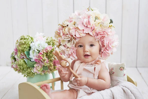 Menina Bebê Chapéu Flor Cartão Postal Dia Mãe Páscoa Dia — Fotografia de Stock