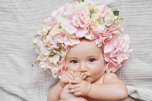 Девочка Цветочной Шляпе День Матери Пасха День Защиты Детей Всемирный — стоковое фото
