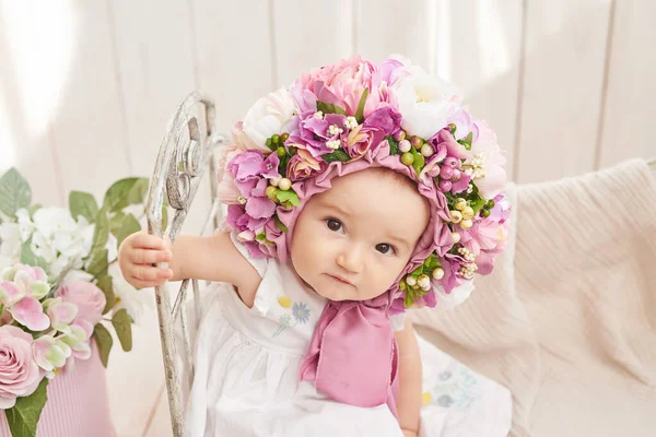 Menina Bebê Chapéu Flor Cartão Postal Dia Mãe Páscoa Dia — Fotografia de Stock