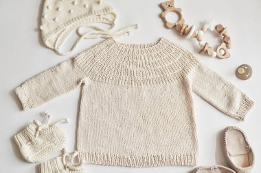 Çocuk örgüsü. Kazak, şapka, patik, çorap. Tahta ip, meme ucu. Bebek partisi. Doğuma hazırlanıyorum. Düz yatıyordu.