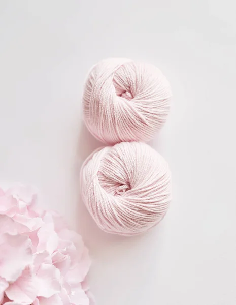 Pohlednice Března Jarní Festival Skeins Yarn Pletací Jehly Doplňky Pro — Stock fotografie