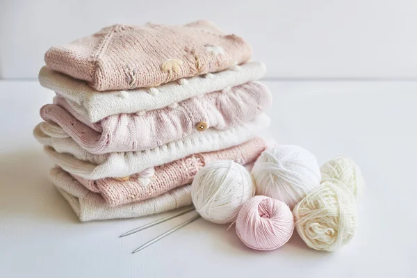 Stack Knitted Clothes Balls Yarn Knitting Needles Accessories Knitting Baby — Stock Photo, Image