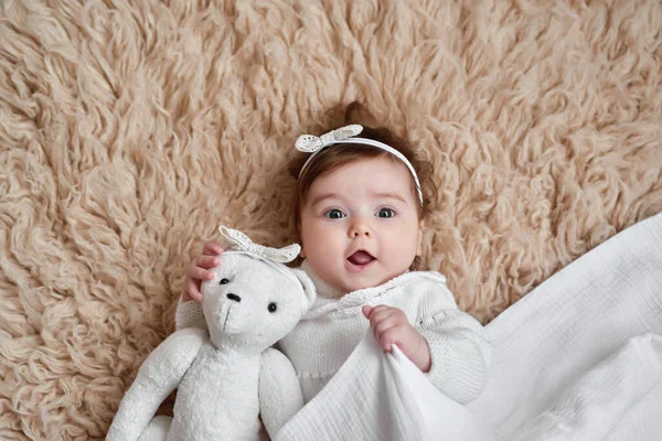 Bébé Fille Avec Ours Jouet Carte Postale Fête Des Mères — Photo