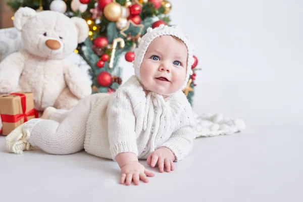 Santa Nena Fondo Del Árbol Navidad Feliz Año Nuevo Niño —  Fotos de Stock