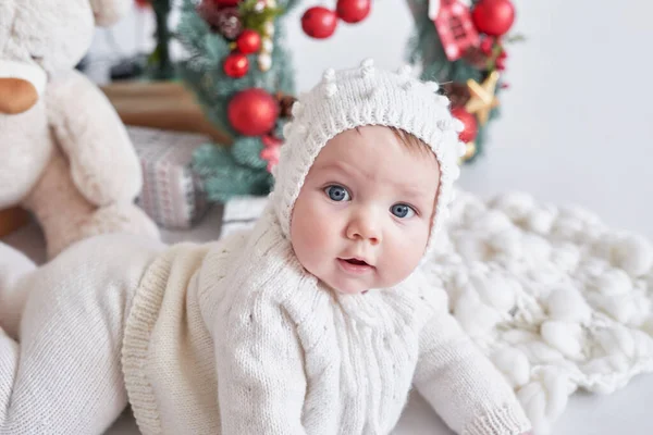 Noel Baba Bebek Noel Ağacı Arkaplanı Mutlu Yıllar Örgü Takım — Stok fotoğraf